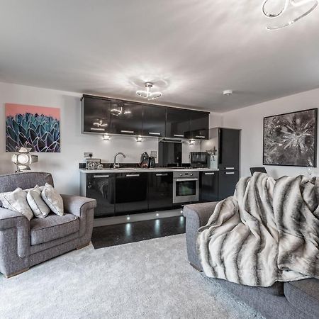 Luxurious River View Apartment With Terrace Устър Екстериор снимка