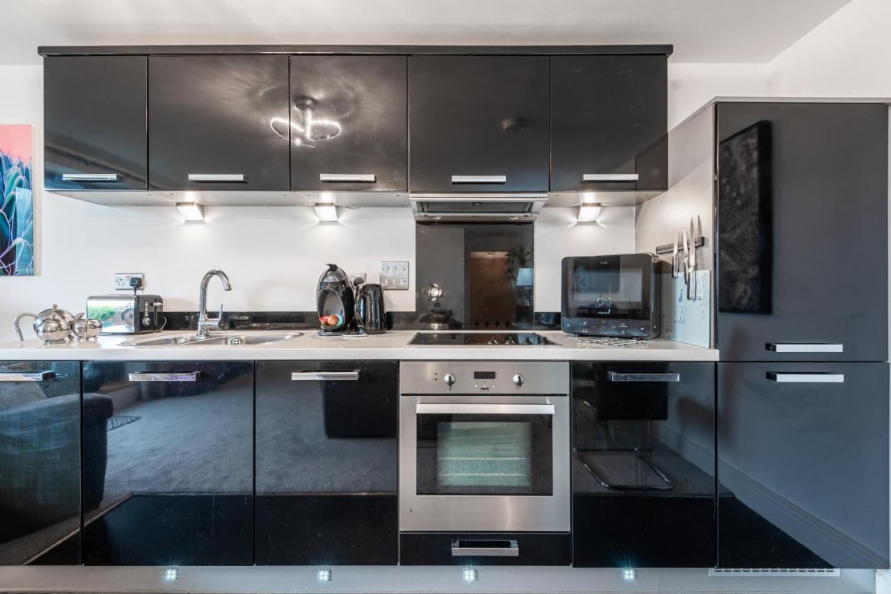 Luxurious River View Apartment With Terrace Устър Екстериор снимка