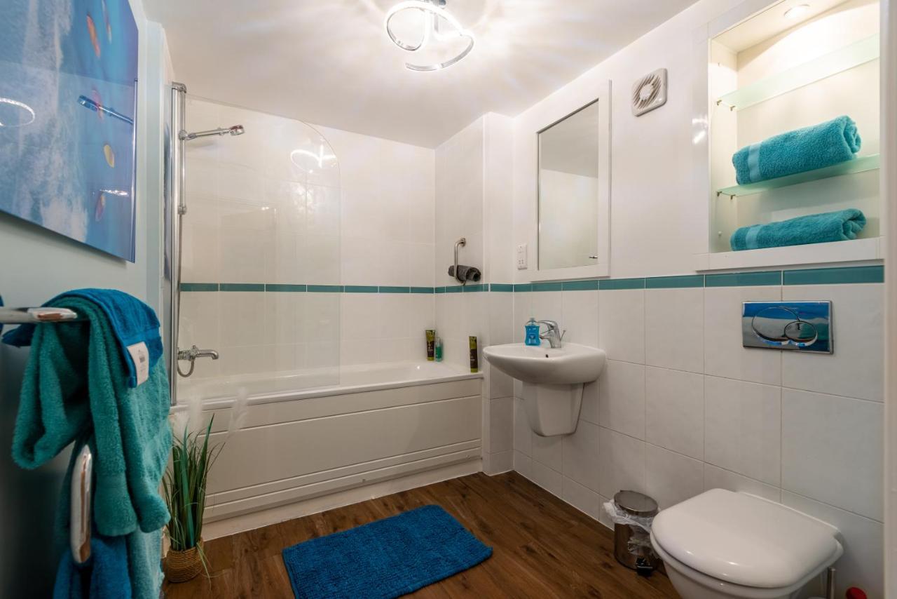 Luxurious River View Apartment With Terrace Устър Екстериор снимка