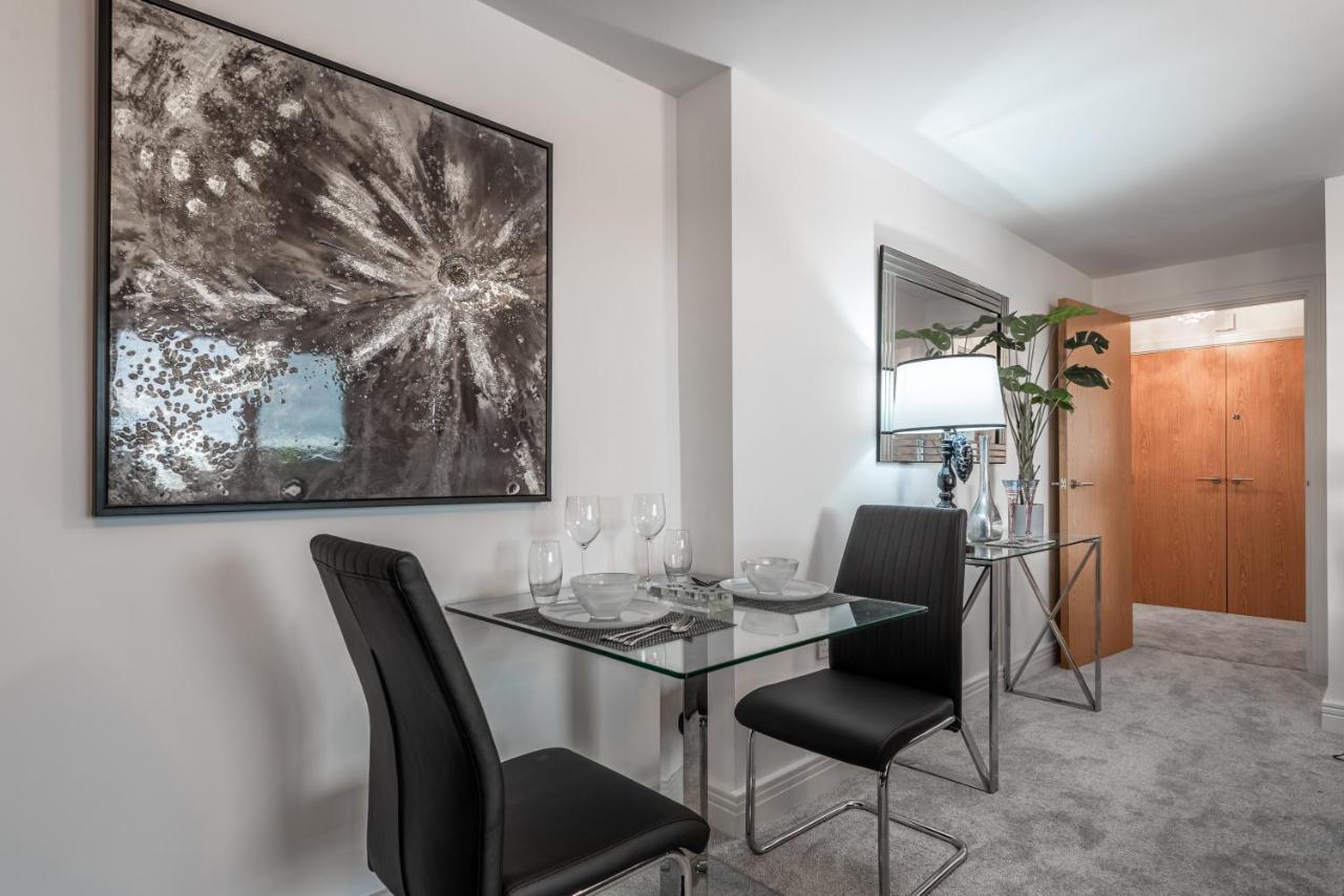 Luxurious River View Apartment With Terrace Устър Екстериор снимка